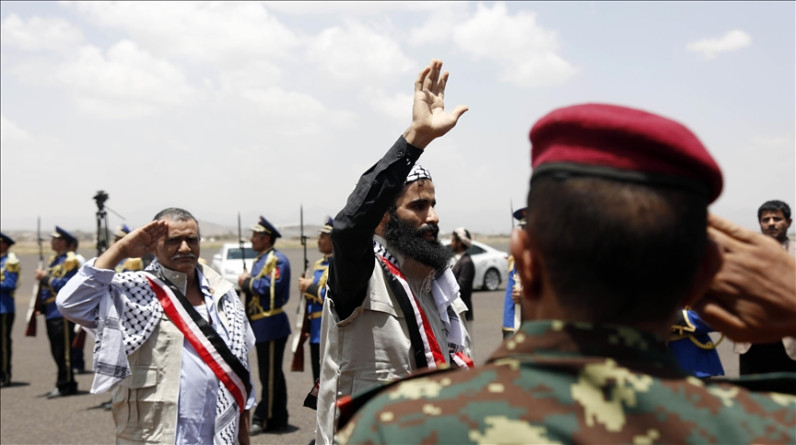 "الحوثي" تعلن تحرير 21 من أسراها في تبادل مع الحكومة